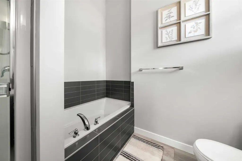 136 Drake Landing Gardens