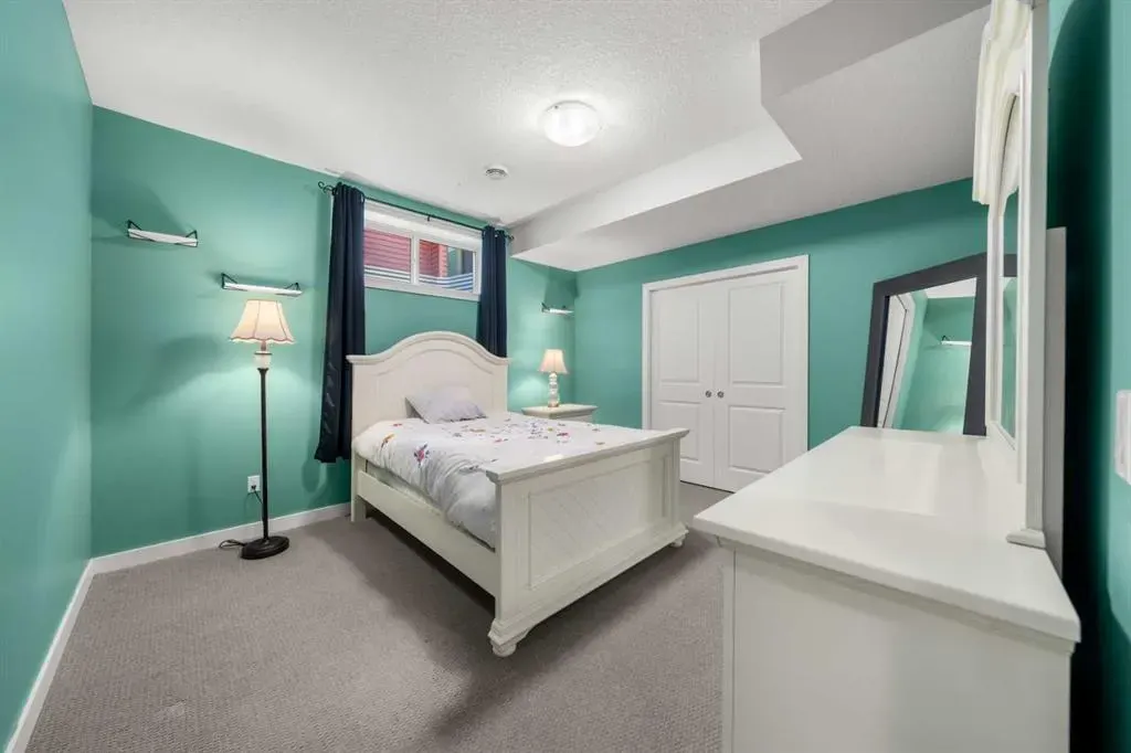 136 Drake Landing Gardens