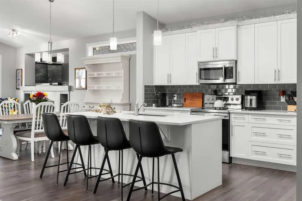 136 Drake Landing Gardens