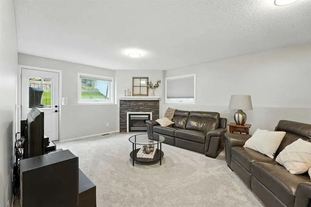 87 Macewan Park Circle NW