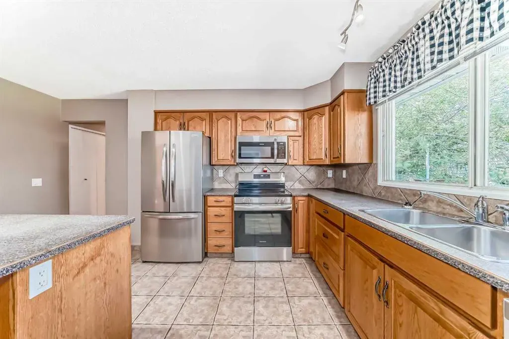 131 Bracewood Road SW