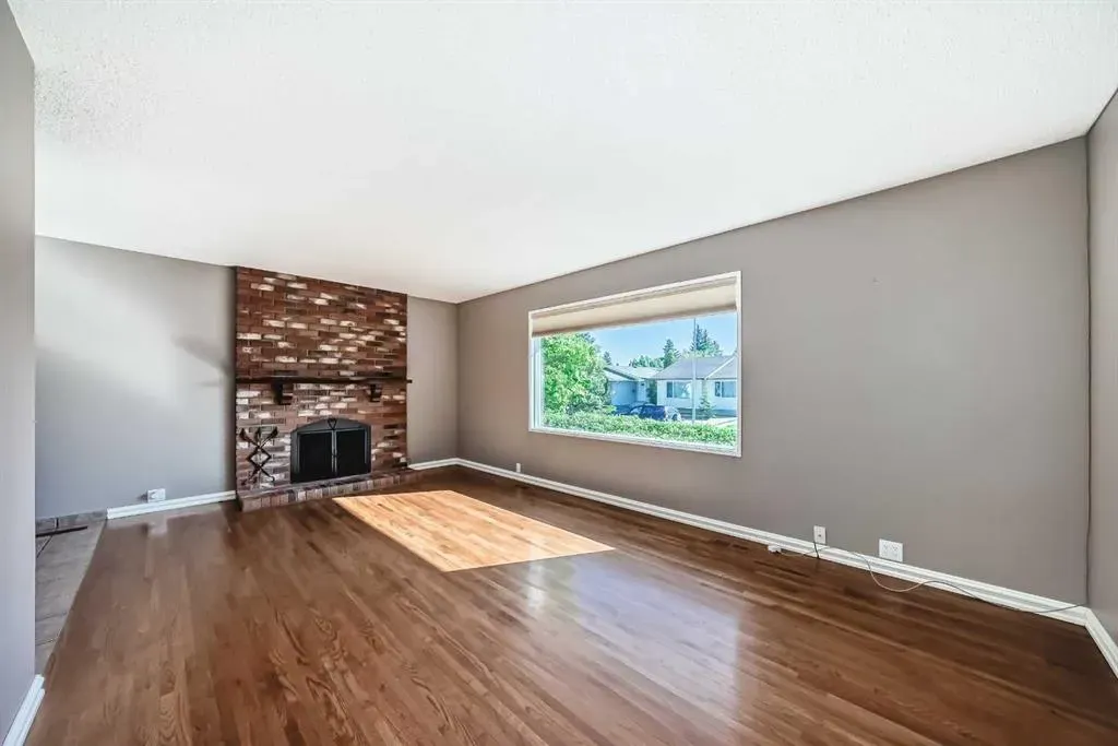 131 Bracewood Road SW