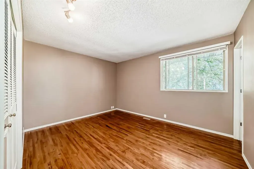 131 Bracewood Road SW