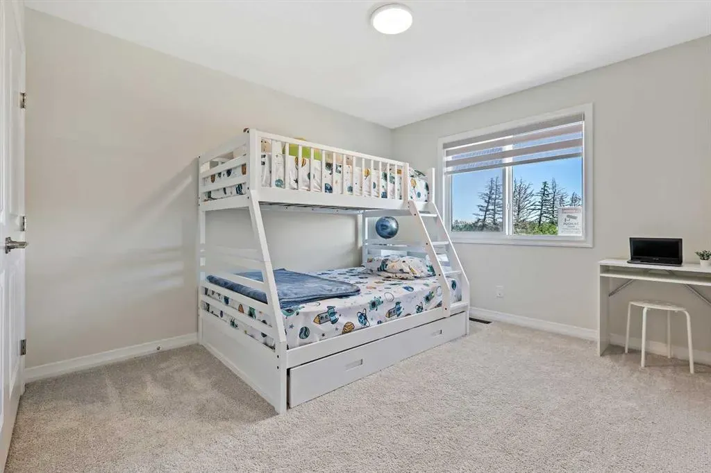 100 Magnolia Crescent SE