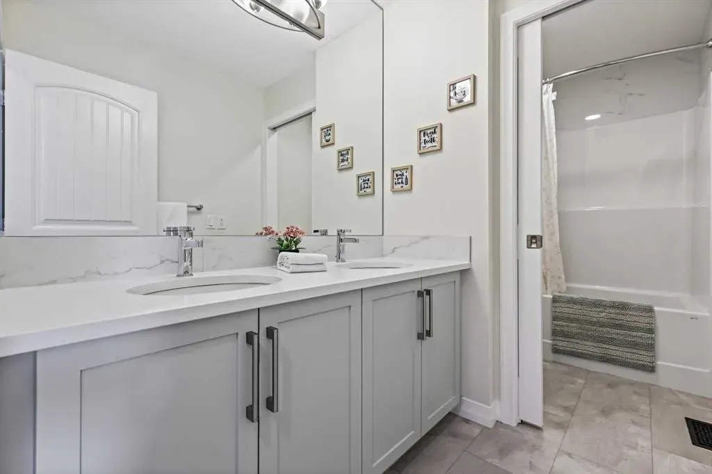 100 Magnolia Crescent SE