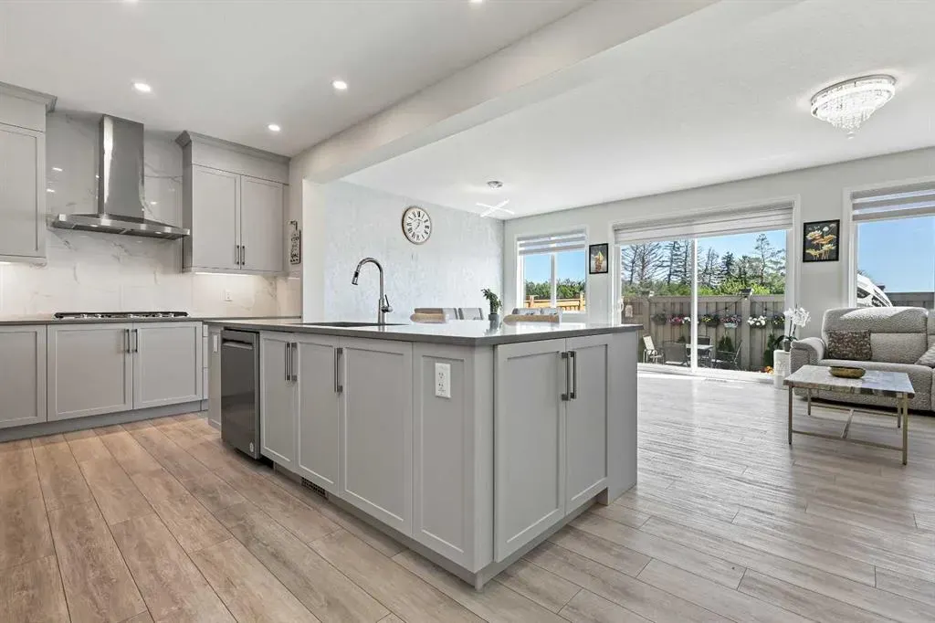 100 Magnolia Crescent SE