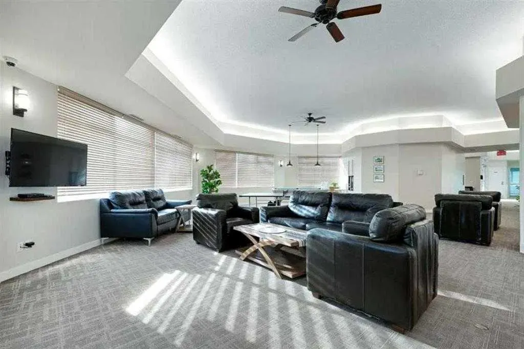 2421 Edenwold Heights NW, #21