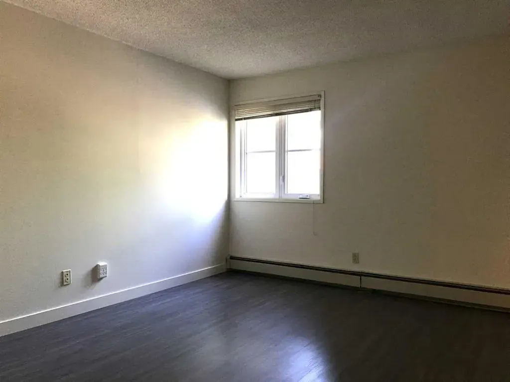 2421 Edenwold Heights NW, #21