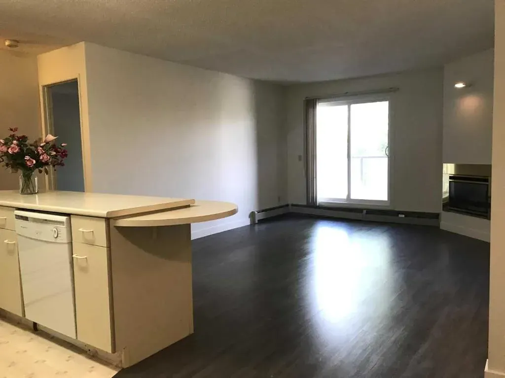 2421 Edenwold Heights NW, #21