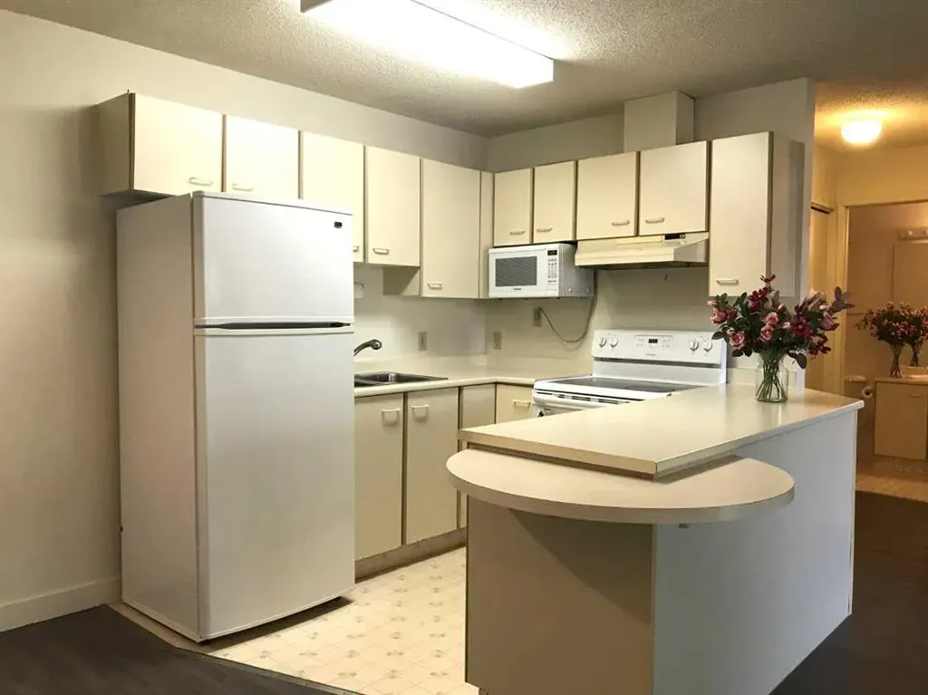 2421 Edenwold Heights NW, #21
