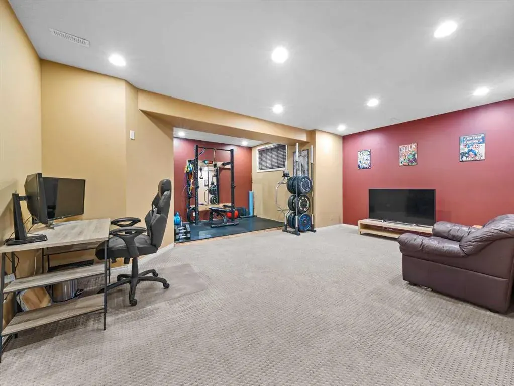 635 Chaparral Drive SE
