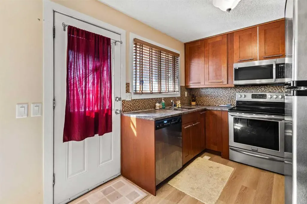 84 Fallswater Road NE