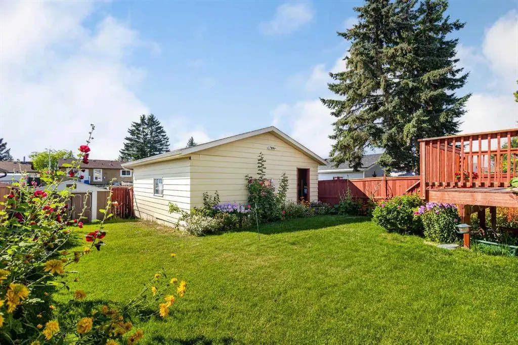 84 Fallswater Road NE