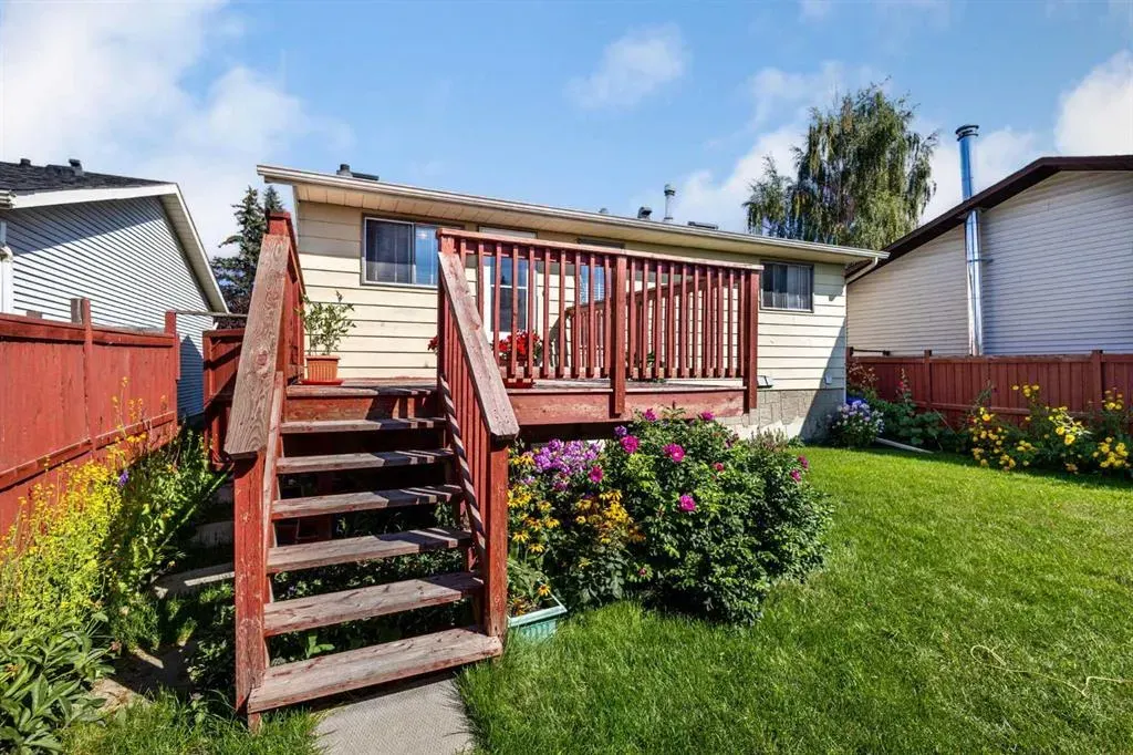 84 Fallswater Road NE
