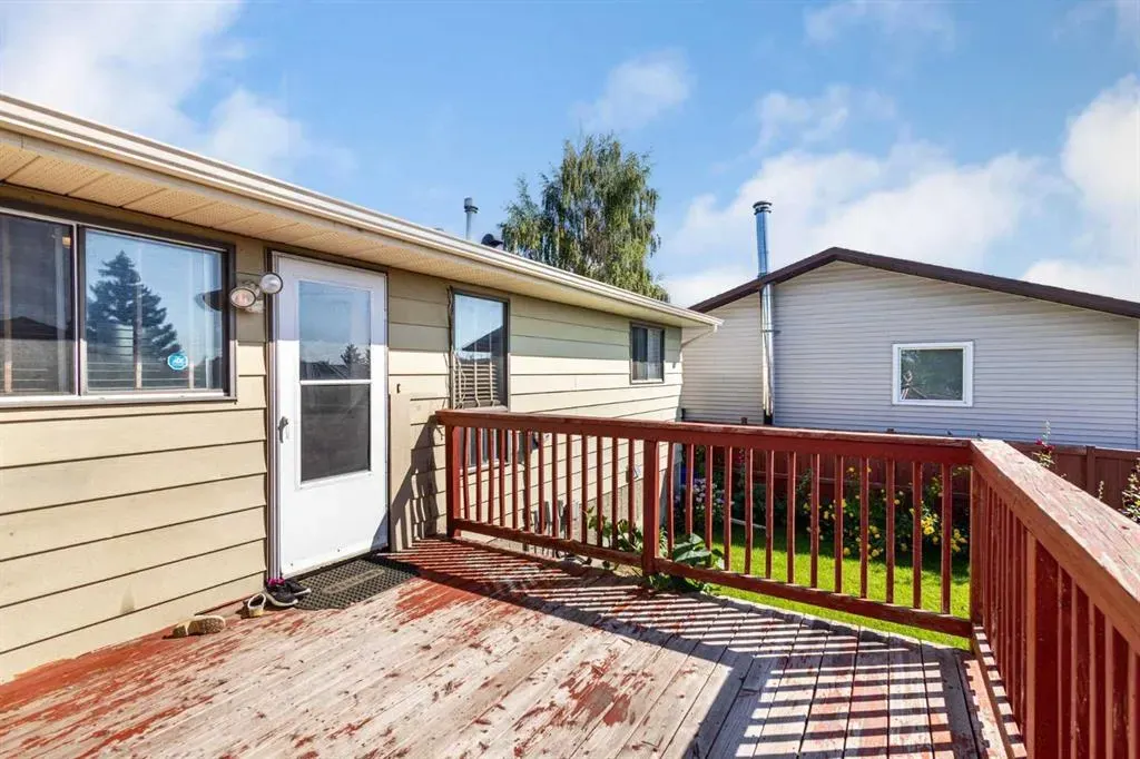 84 Fallswater Road NE
