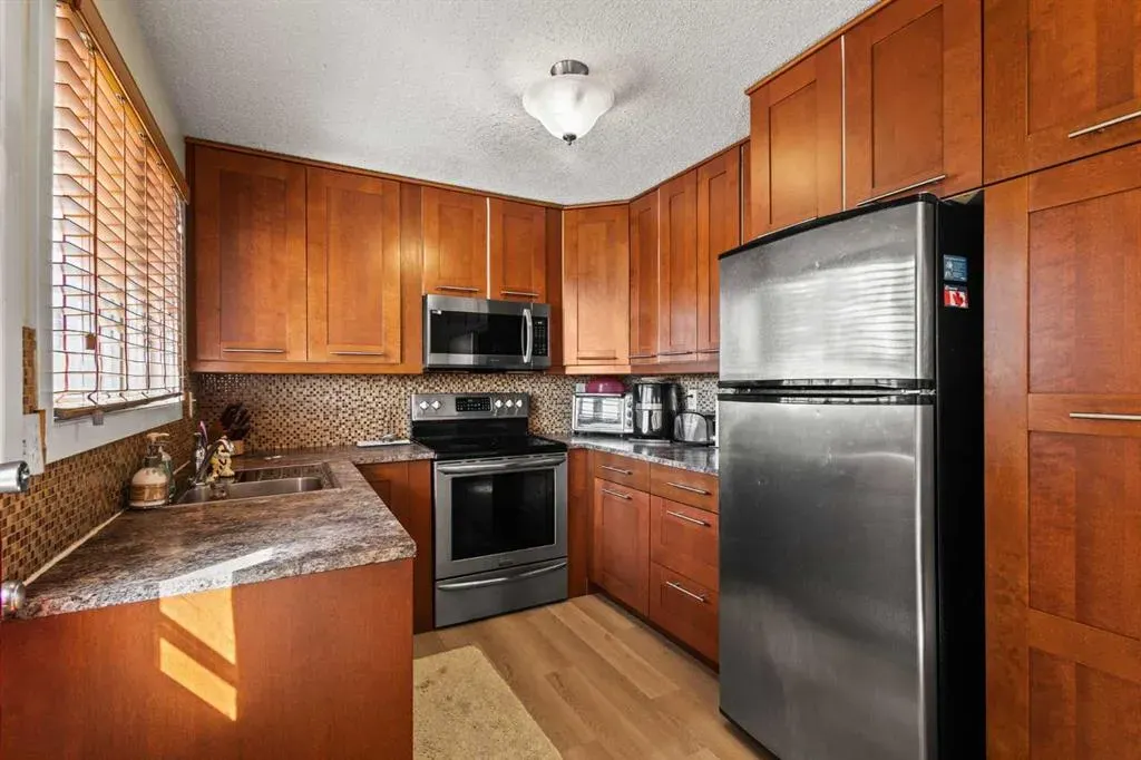 84 Fallswater Road NE
