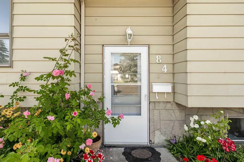 84 Fallswater Road NE