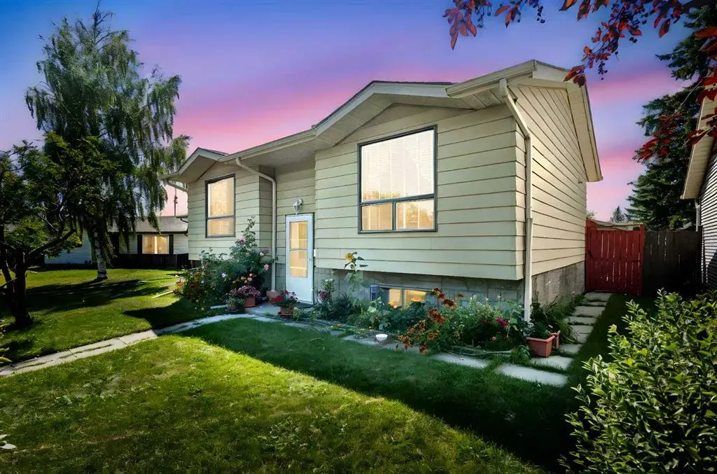 84 Fallswater Road NE