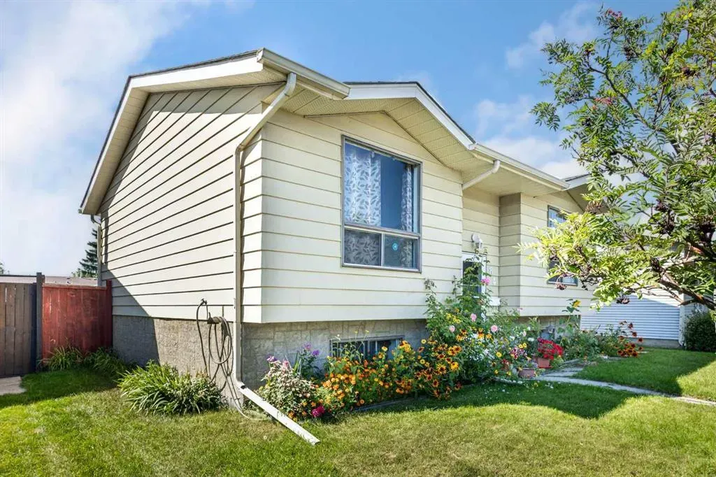 84 Fallswater Road NE