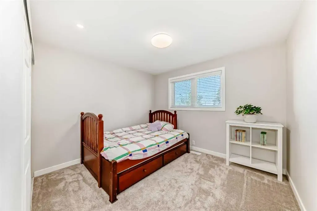 51 Strathearn Crescent SW