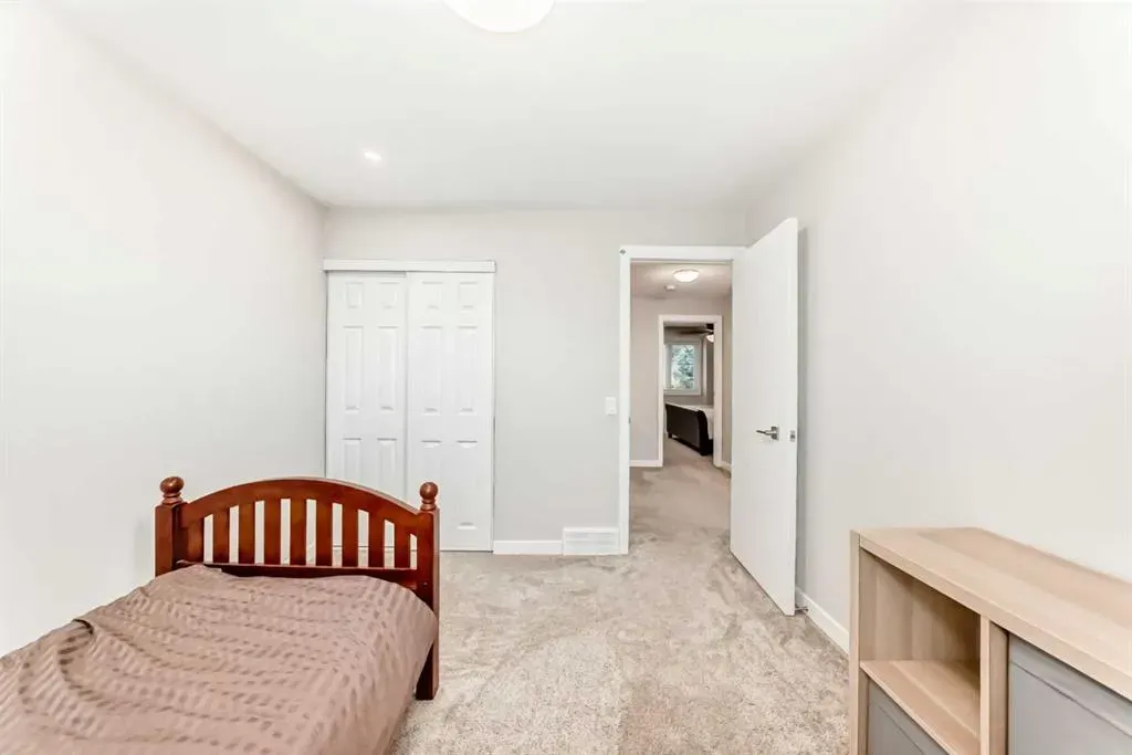 51 Strathearn Crescent SW