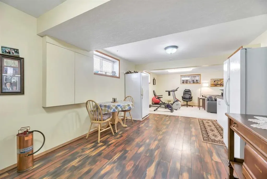27 Strathmore Lakes Way