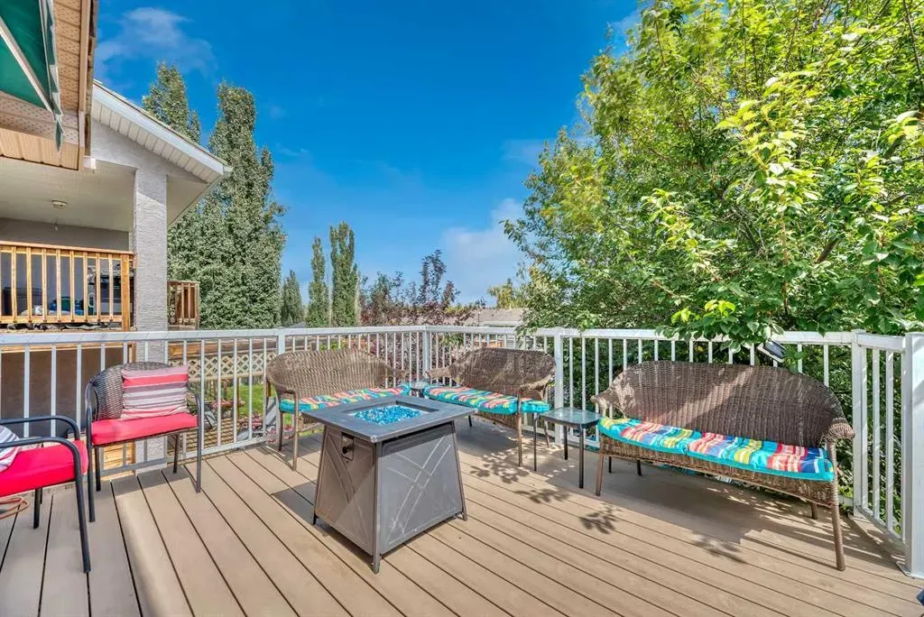 27 Strathmore Lakes Way