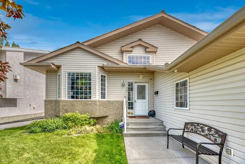 27 Strathmore Lakes Way
