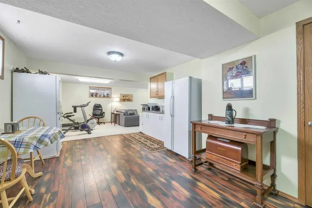 27 Strathmore Lakes Way