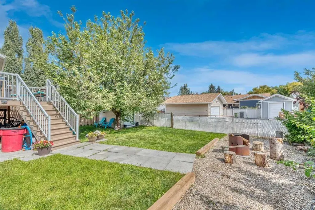 27 Strathmore Lakes Way