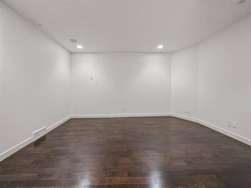 298075 218 Street W, #200