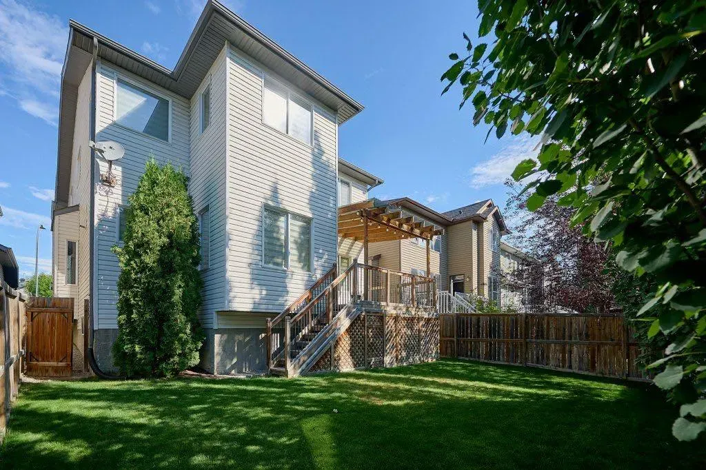 92 Royal Oak Manor NW