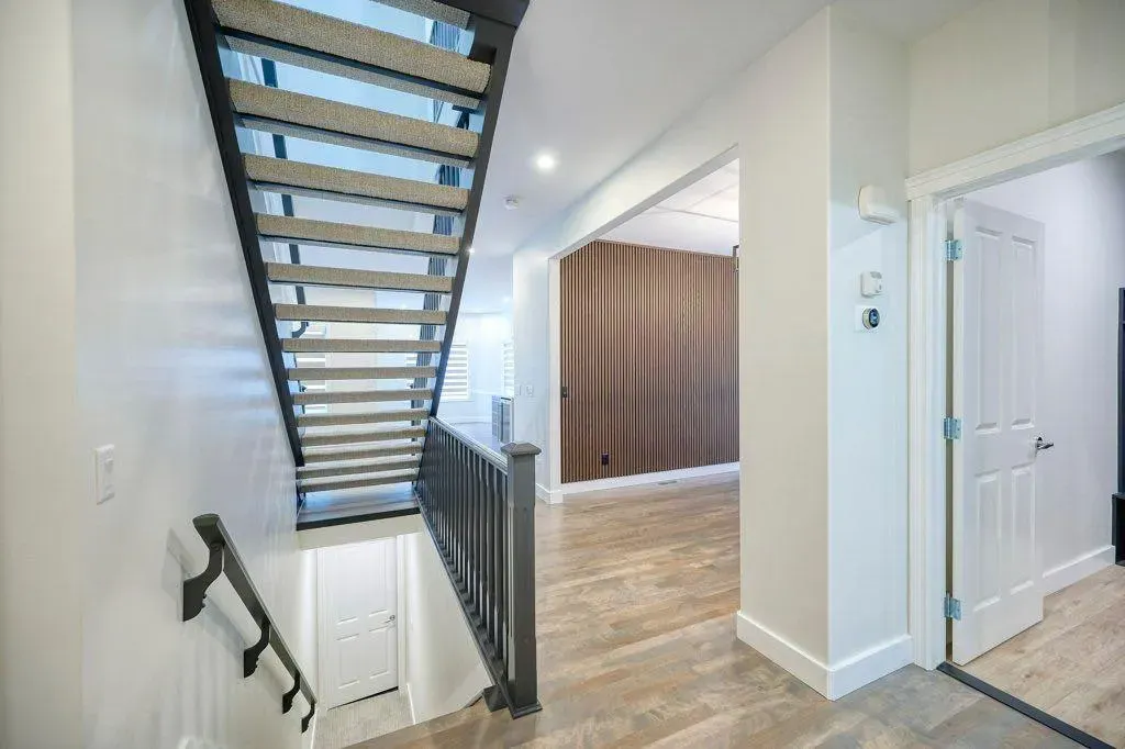 92 Royal Oak Manor NW