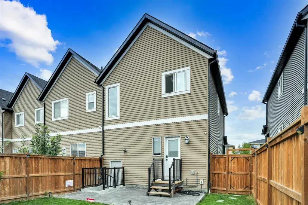 1063 Lanark Boulevard SE