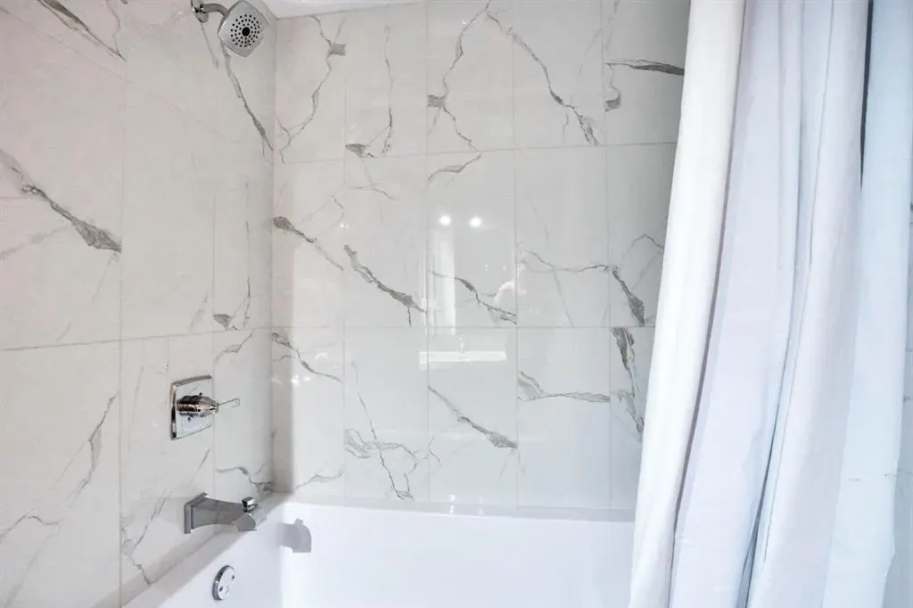 380 Bermuda Drive NW, #4