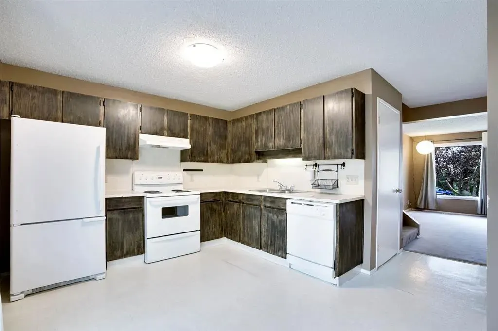 380 Bermuda Drive NW, #4