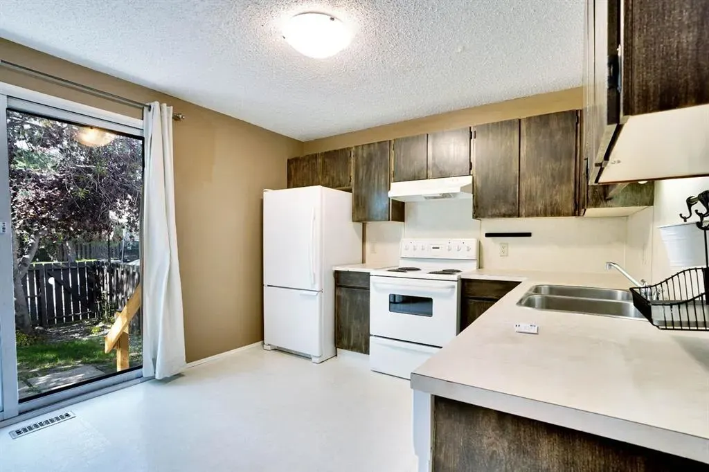 380 Bermuda Drive NW, #4