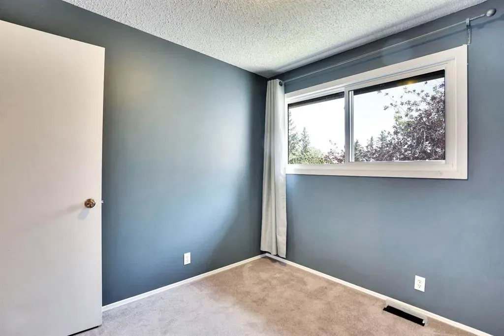 380 Bermuda Drive NW, #4