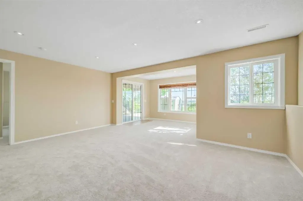 109 Sherwood Way NW