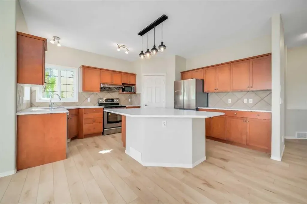 109 Sherwood Way NW