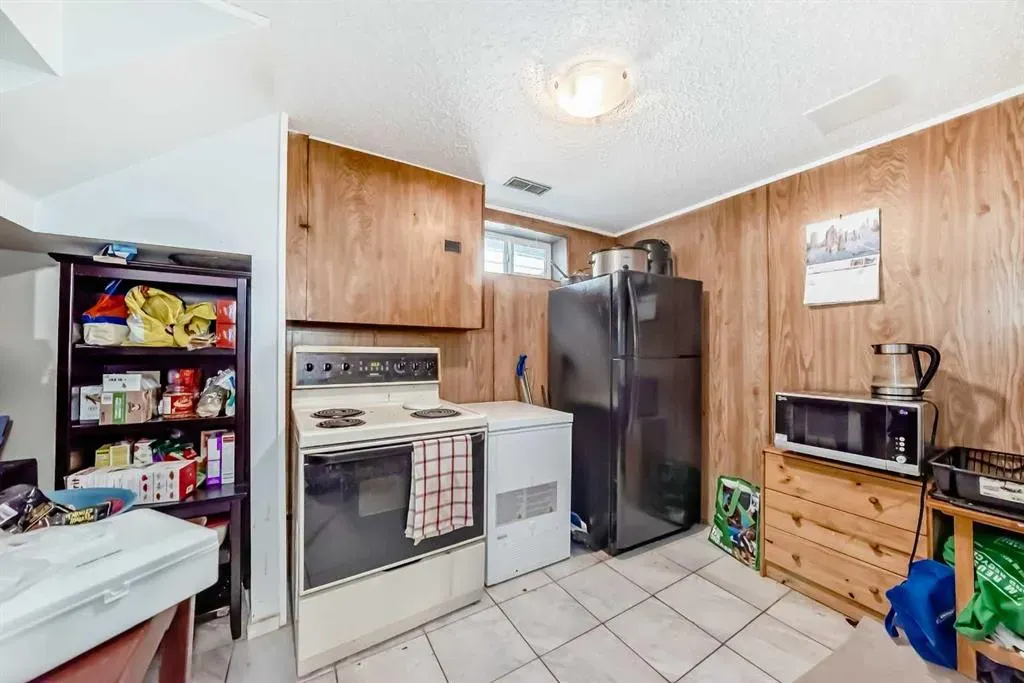 2833&2835 9 Avenue SE