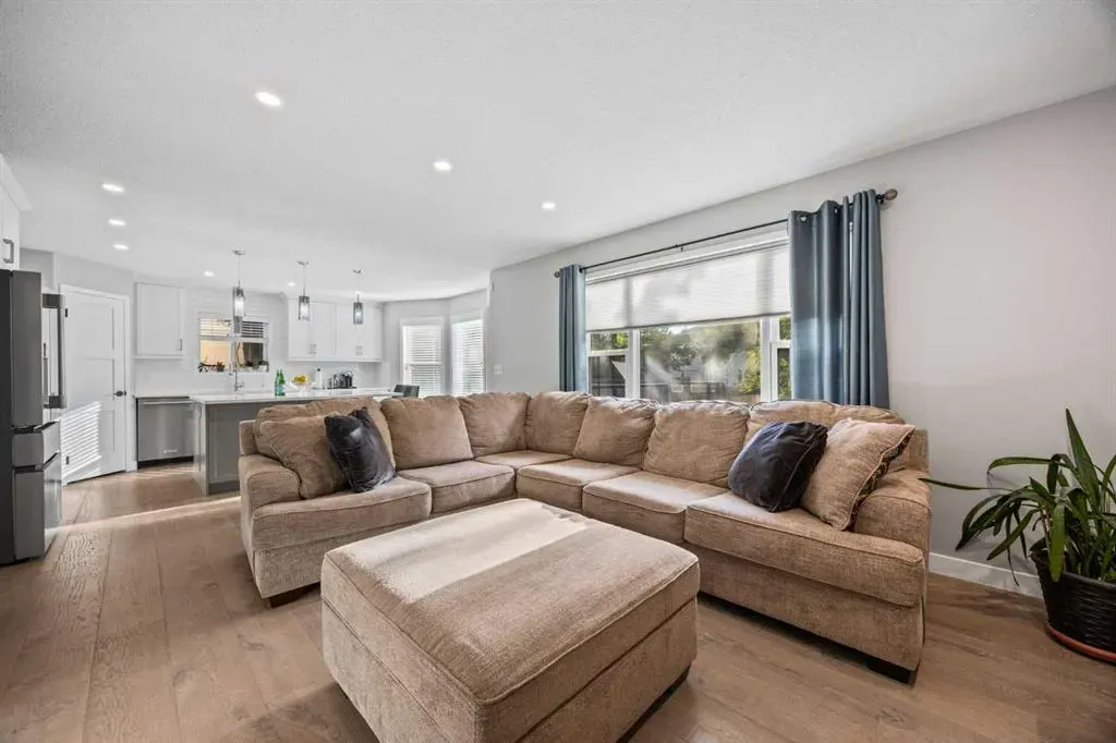 47 Mckenzie Lake Crescent SE