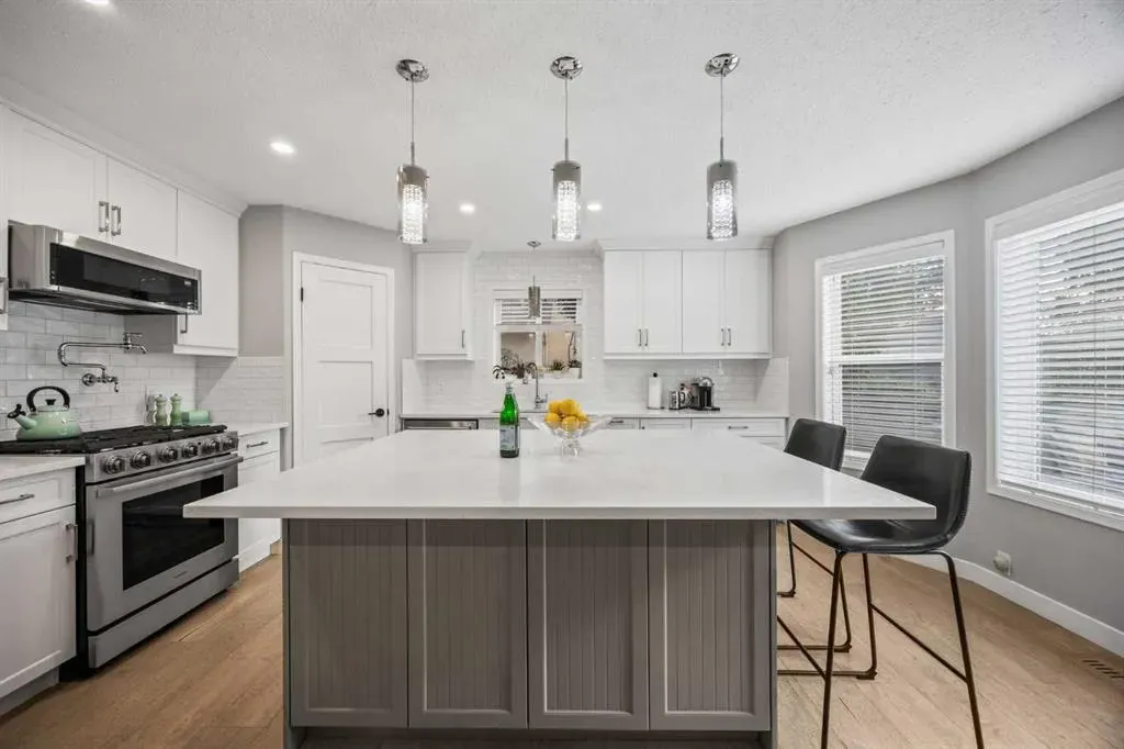 47 Mckenzie Lake Crescent SE