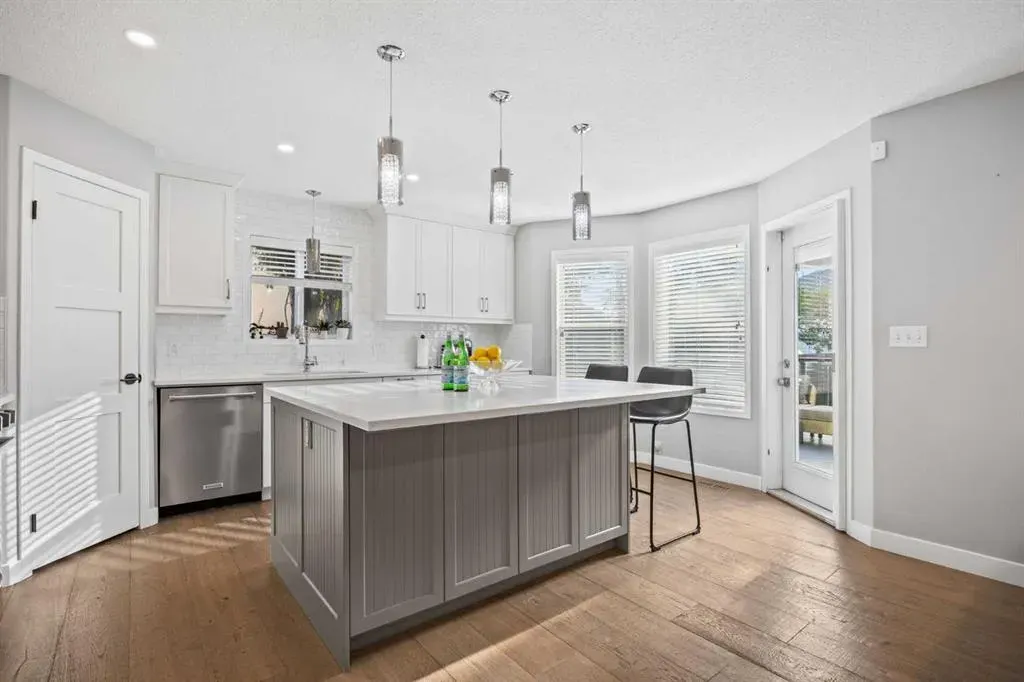 47 Mckenzie Lake Crescent SE