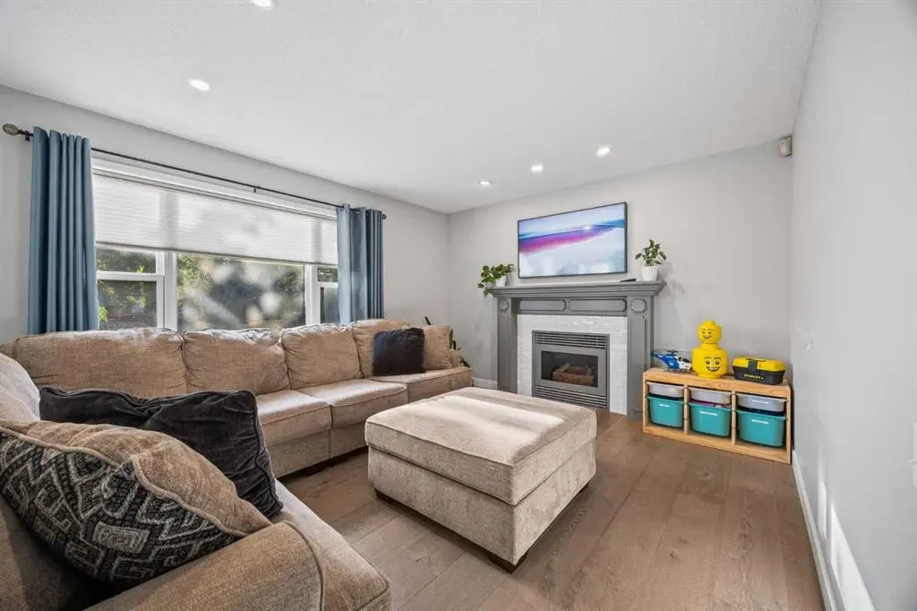 47 Mckenzie Lake Crescent SE