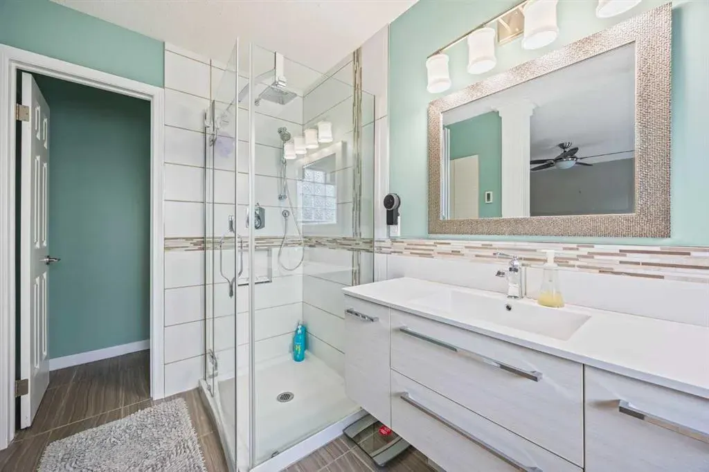 47 Mckenzie Lake Crescent SE