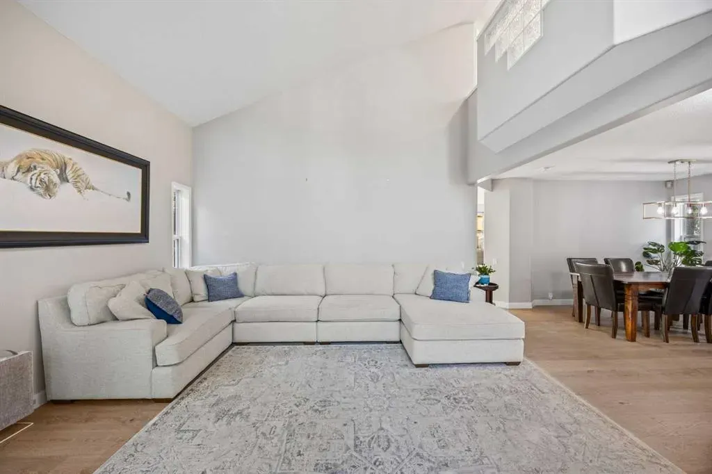47 Mckenzie Lake Crescent SE