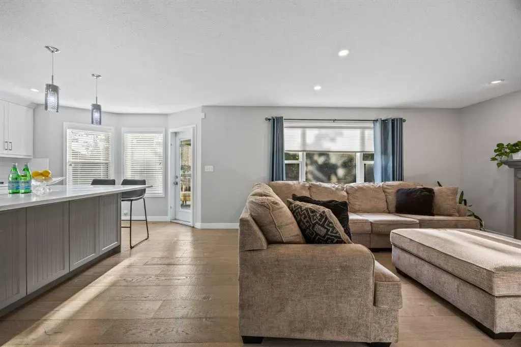 47 Mckenzie Lake Crescent SE