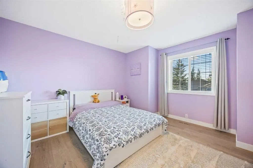 47 Mckenzie Lake Crescent SE