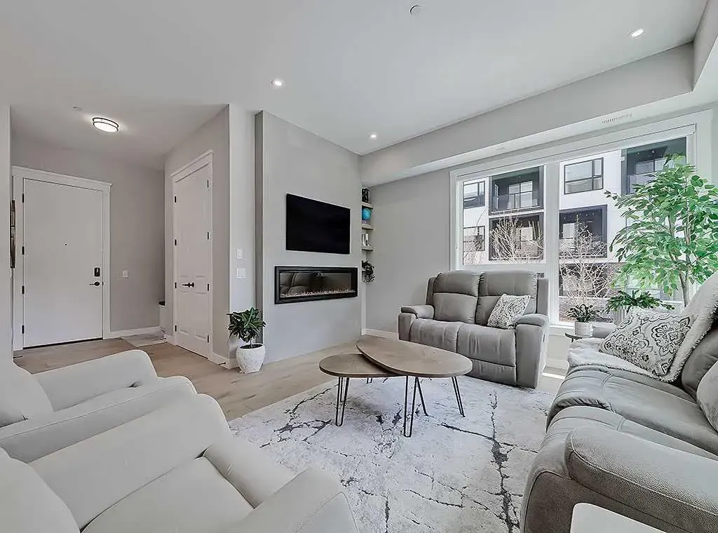 135 Lebel Crescent NW, #201